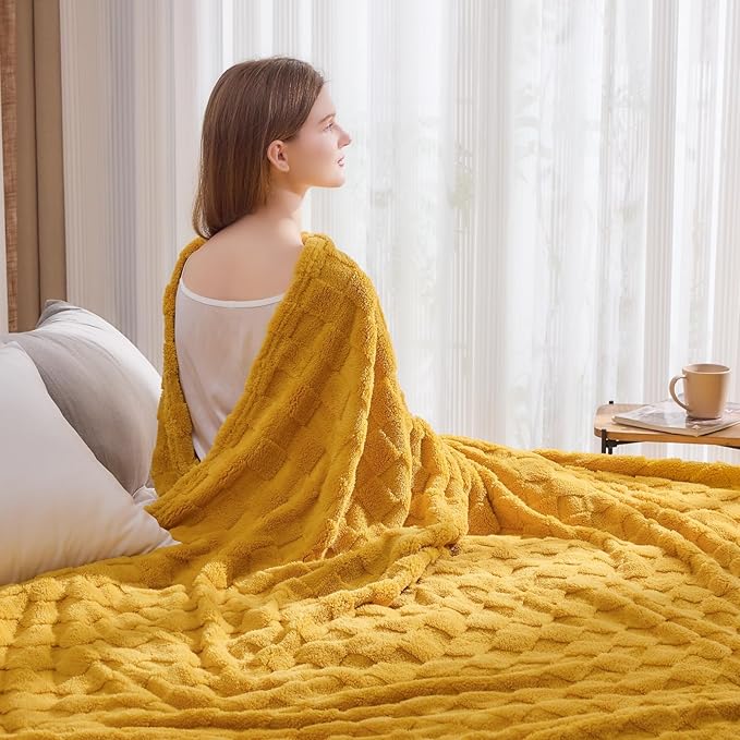 NEWCOSPLAY Super Soft Queen Blanket Mustard Yellow Premium Silky Flannel Fleece 3D Checkered Lightweight Bed Blanket All Season Use (Mustard Yellow Checkered, Queen(90"x90"))