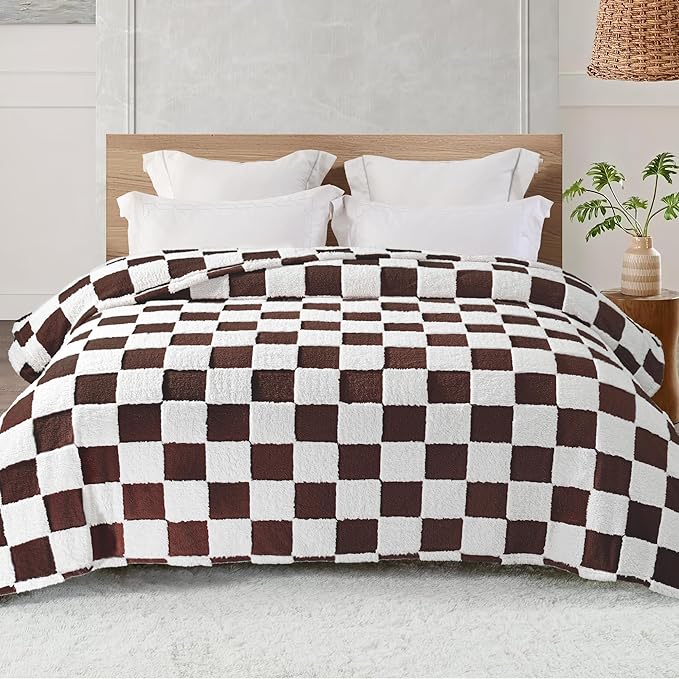 Exclusivo Mezcla Fleece Blanket Queen, Cozy Lightweight Fuzzy Checkered Blanket for Bed, Suitable for All Seasons, Coffee, 90" x 90"