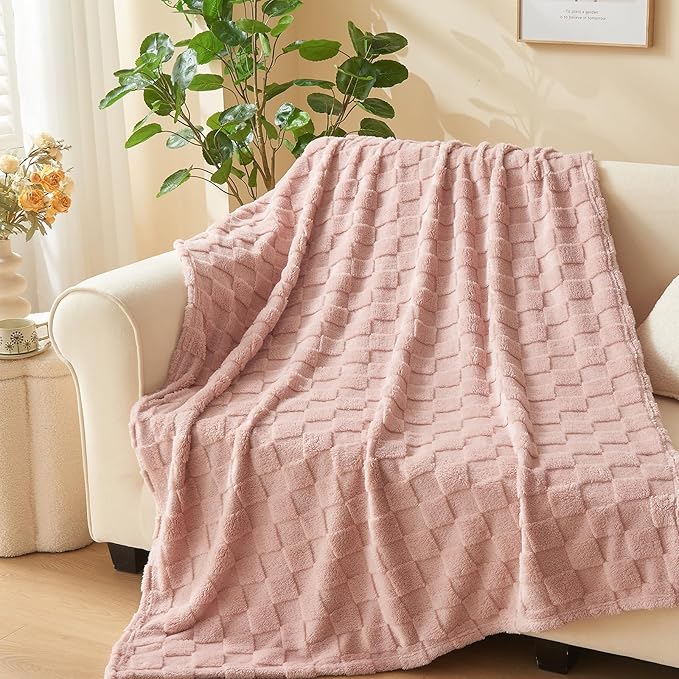 NEWCOSPLAY Super Soft Queen Blanket Pink Premium Silky Flannel Fleece 3D Checkered Lightweight Bed Blanket All Season Use (Pink Checkered, Queen(90"x90"))