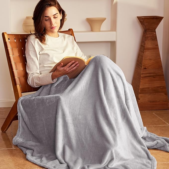 Exclusivo Mezcla Fleece Throw XL Blanket for Couch, Sofa, Super Soft and Warm Light Grey Blankets, All Season, Cozy, Plush, Lightweight, 50x70 Inches