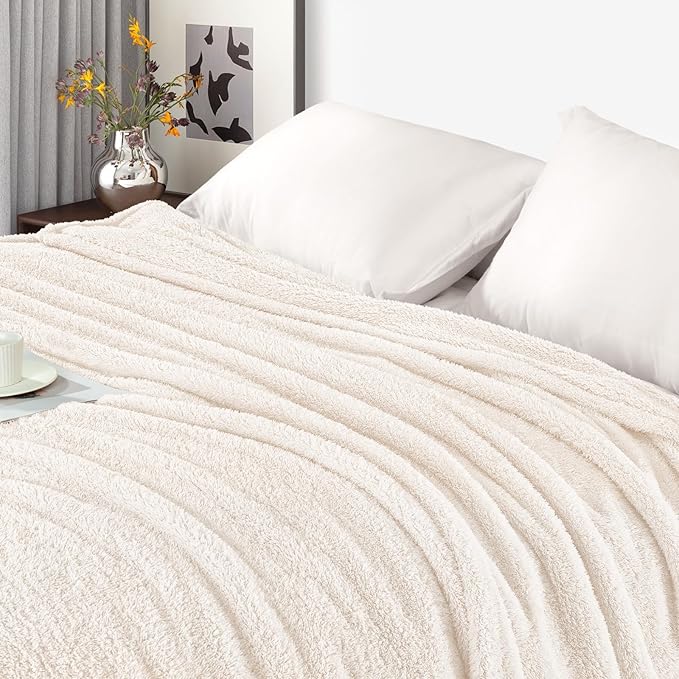 Exclusivo Mezcla Fleece White Throw Blanket for Couch Sofa, Ultra Soft, Lightweight and Fluffy Blankets for Women, All Season, 50x60 Inches
