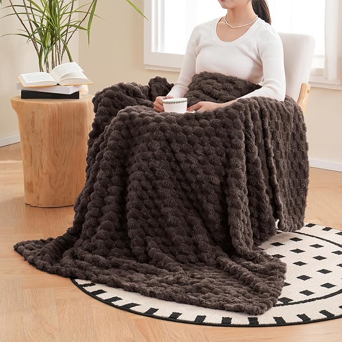 Vessia Flannel Fleece Throw Blanket, 3D Jacquard Brown Fuzzy and Warm Blanket for Couch, Sofa, Bed, 300GSM Super Soft Touch Cozy Home Decor for All Seasons (50x70 inches)