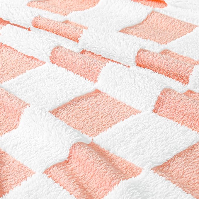 Exclusivo Mezcla Fleece Blanket King Size, Cozy Lightweight Fuzzy Checkered Blanket for Bed, Suitable for All Seasons, Pink, 90" x 104"