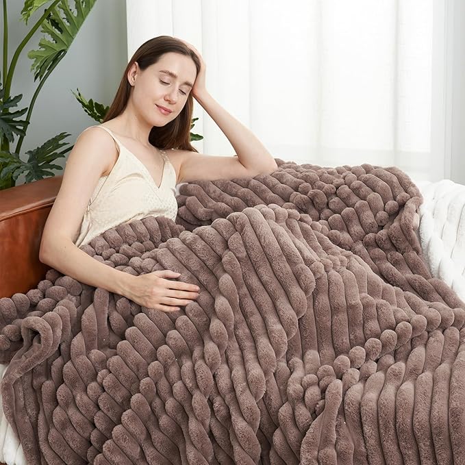 Amélie Home Faux Fur Throw Blanket for Couch, Cozy Fuzzy Fluffy Fur Luxurious Soft Striped Plush Gift Blankets for Family Sofa Chair Bedroom, 55"x70", Light Coffee