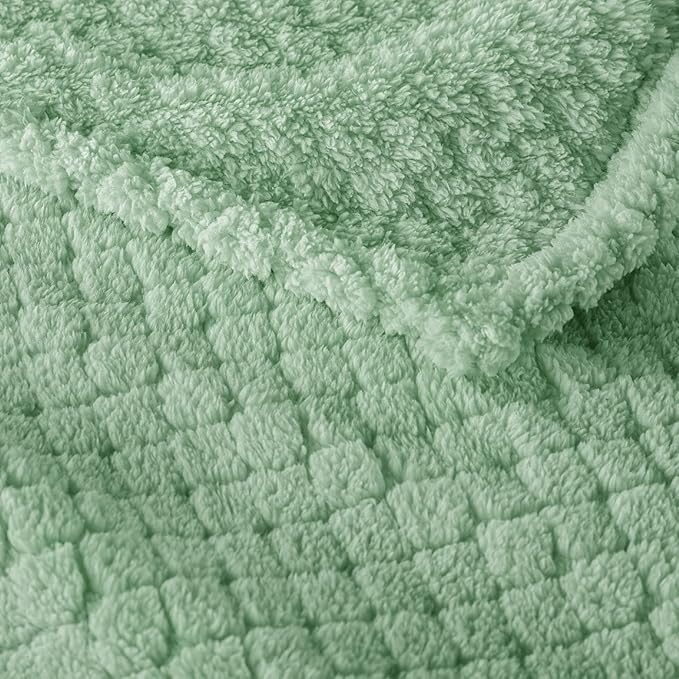 Exclusivo Mezcla King Size Fleece Blanket for Bed, Extra Soft Warm Decorative Fuzzy Blanket for Women, Lightweight Cozy Bedding Blankets, 90x104 Inches, Sage Green