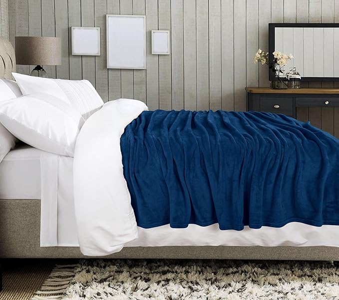 Utopia Bedding Navy Fleece Blanket Twin Size Lightweight Fuzzy Soft Anti-Static Microfiber Dorm Bed Blanket (90x66 Inch)
