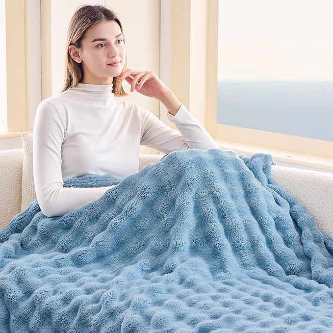 NEWCOSPLAY Twin Blanket for Couch Blue Super Soft Flannel Fleece 3D Bubble Lightweight Bed Blanket All Season Use (Blue, Twin(60"x80"))
