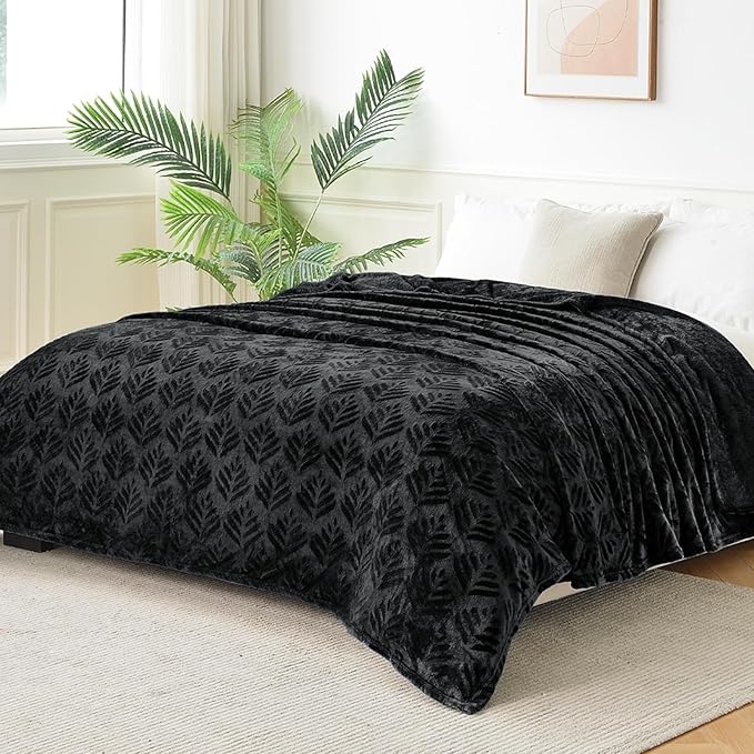 Exclusivo Mezcla King Size Fleece Blanket for Bed, Super Soft and Cozy Blankets All Season Use, Leaves Pattern, Plush Fuzzy Lightweight, Black, 90x104 Inch