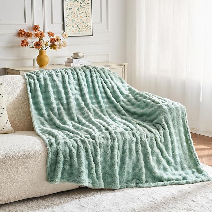 NEWCOSPLAY Queen Blanket for Couch Green Super Soft Flannel Fleece 3D Bubble Lightweight Bed Blanket All Season Use (New Sage Green, Queen(90"x90"))
