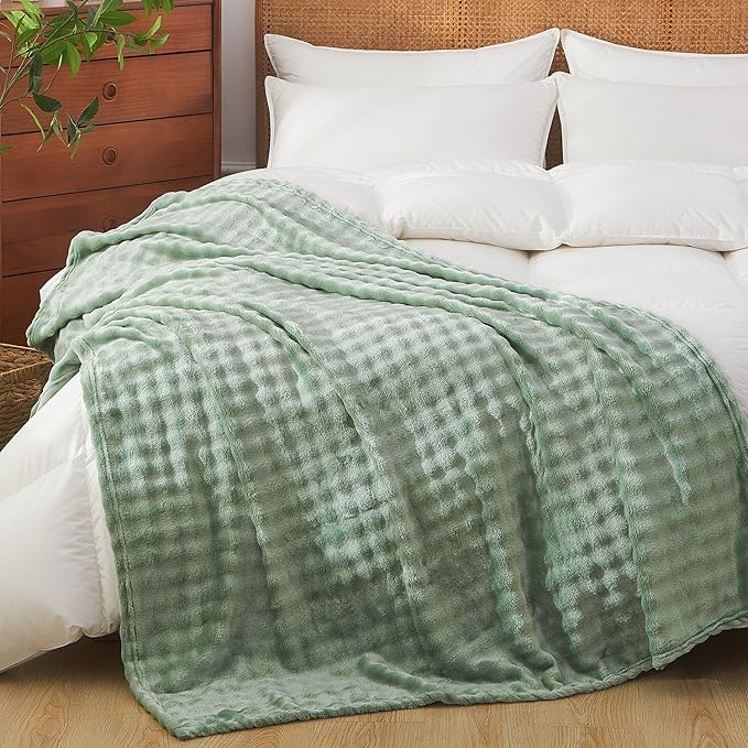 Fluffy 3D Bubble Throw Blanket for Couch & Bed – Cozy Soft Fleece Blankets for Women & Girls – Warm Lightweight Fuzzy Throw (50x60) – Machine Washable Gifts