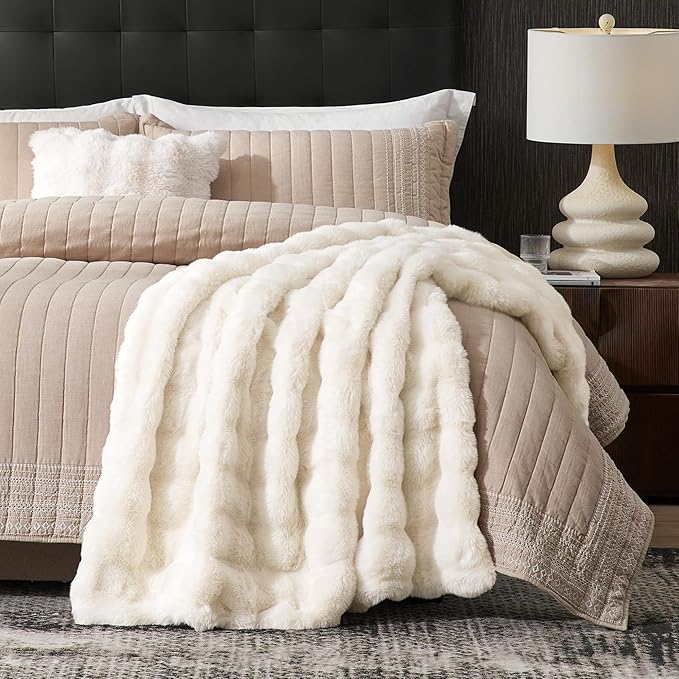 Amélie Home Faux Fur Throw Blanket, Ultra Soft Fuzzy Plush Bubble Blanket for Couch, Bed & Living Room, 60"x80", Cream White