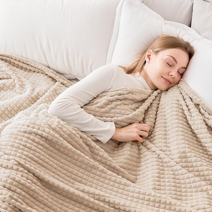EMME Fleece Blanket, 3D Jacquard Throw Blanket for Couch and Bed, Soft Cozy and Fluffy Blankets Lightweight Luxury Flannel with Geometric Grid Design (Beige, 108" x 90")