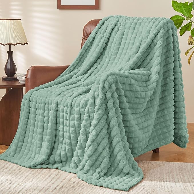 BEDELITE Updated Sage Green Throw Blanket for Couch and Bed- Super Soft and Warm 3D Checkered Fluffy Fuzzy Fleece Blanket, Luxurious Plush Cozy Blanket for Room Decor Spring, 50x60 inches
