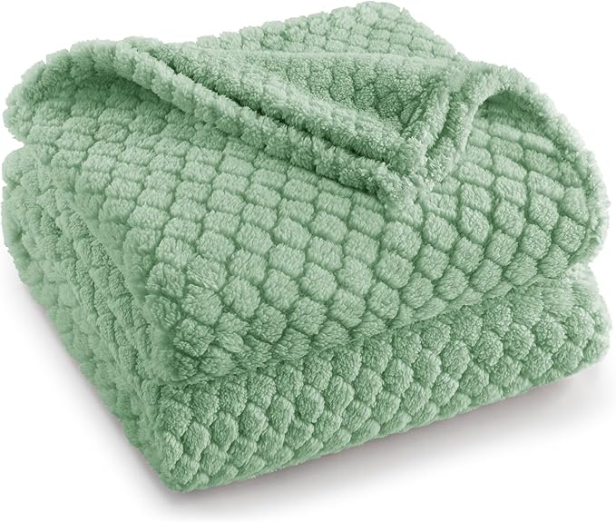 Exclusivo Mezcla King Size Fleece Blanket for Bed, Extra Soft Warm Decorative Fuzzy Blanket for Women, Lightweight Cozy Bedding Blankets, 90x104 Inches, Sage Green