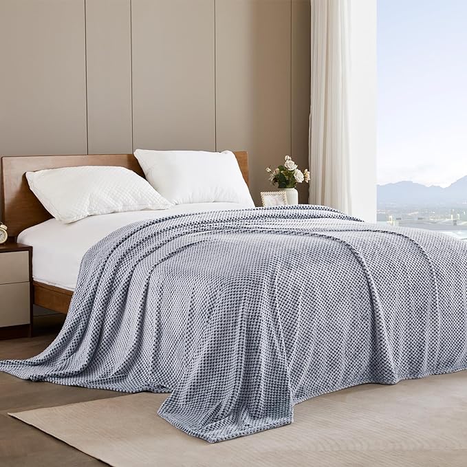 Exclusivo Mezcla Fleece Bed Blanket King Size, Super Soft and Warm Blankets for Couch, Sofa and Bed Waffle Textured, Cozy, Fuzzy and Lightweight (Heather Navy Blue, 90x104 Inches)