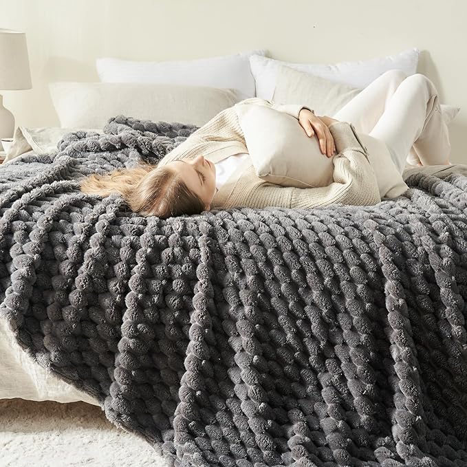NEWCOSPLAY Super Soft King Blanket Grey Premium Silky Flannel Fleece 3D Clouds Stylish Jacquard Lightweight Bed Blanket All Season Use 350GSM (Grey, King(90"x110"))