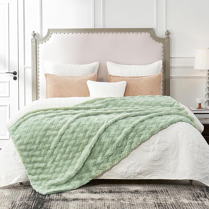 Cozy Bliss Faux Fur Textured Throw Blanket for Couch Super Soft Fuzzy Bed Blanket Gift for Women Premium 3D Ribbed Jacquard All Season Use Sage Green Zigzag 50"*60"