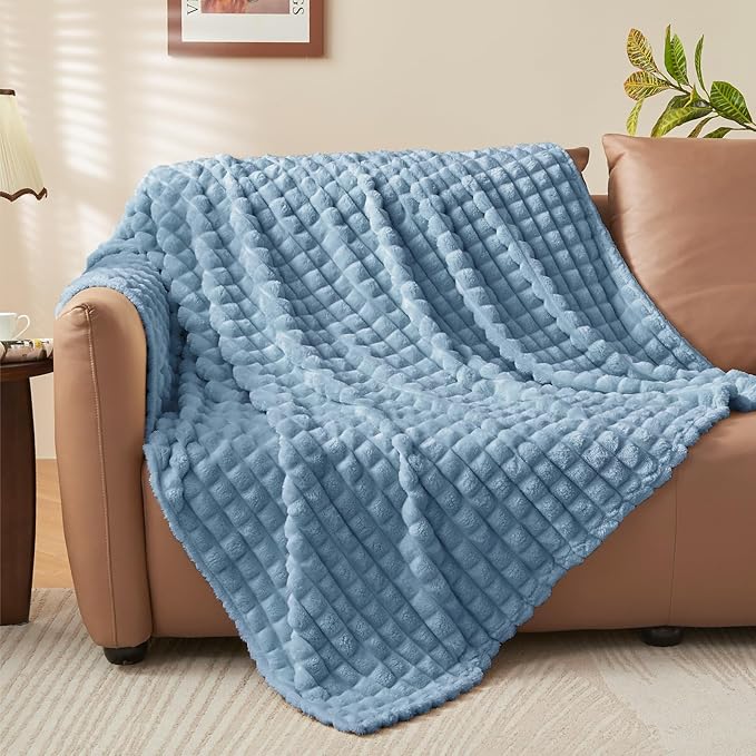 BEDELITE Blue Throw Blanket Twin Size for Bed- Super Soft and Warm 3D Checkered Fluffy Fuzzy Fleece Blanket, Luxurious Plush Cozy Blanket for Room Decor Fall and Winter, 60x80 inches