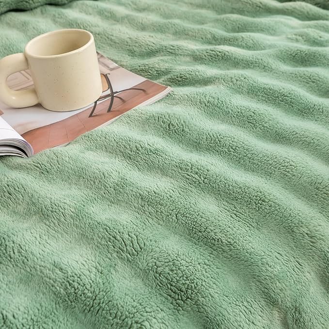 YUSOKI Luxury 3D Bubble Light Weighted Throw Blanket 2.8lb,All Ages,Home Decoration, (Sage Green,60 * 80inches)