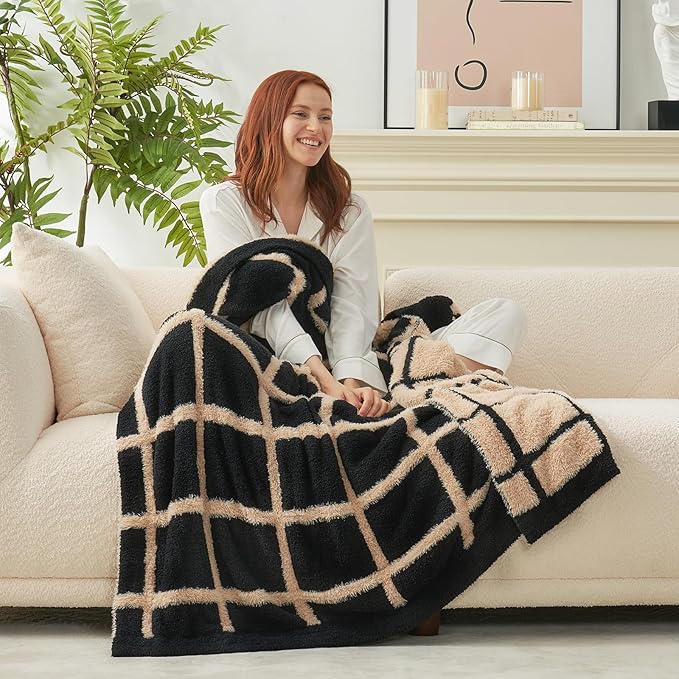 Amélie Home Checkered Knit Throw Blanket for Couch, Super Soft Fuzzy Cozy Throw, Giftable Knitted Blanket for Women Men, Birthday, Sofa Bed Living Room Decor, 50" x 60", Plaid Black