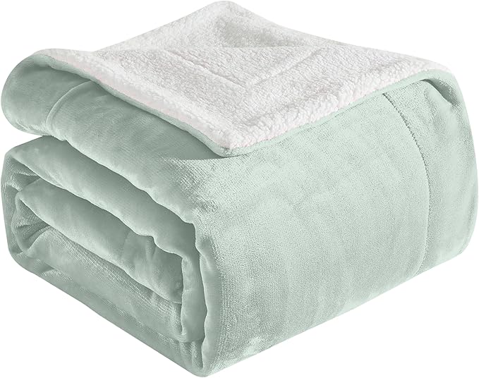 Elegant Comfort Ultra Soft Reversible Flannel Sherpa Blanket - Cozy Silky Fleece Throw for Couch, Bed - Plush Fuzzy Warm Winter Blanket for Gift, Twin, Mint Green