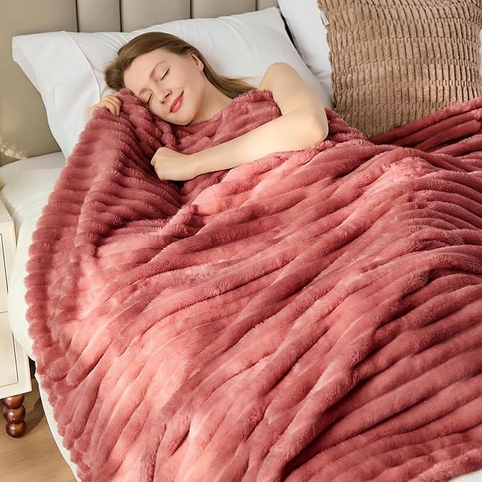Rose Red Fleece Throw Blanket for Couch, 320GSM Super Soft Cozy Blanket for Home Decor, Perfect Cozy Gifts for Women Men Gifts, Lightweight All Season Couch Blanket, 50x70 Inches