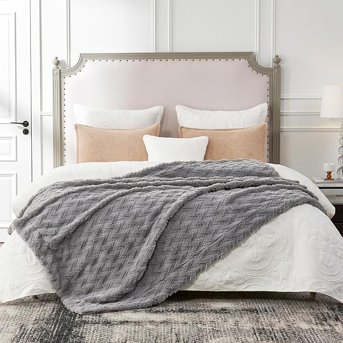 Cozy Bliss Faux Fur Textured Throw Blanket for Bed Super Soft Fuzzy Couch Blanket Gift for Women Premium 3D Ribbed Jacquard All Season Use Grey Zigzag 60"*80"