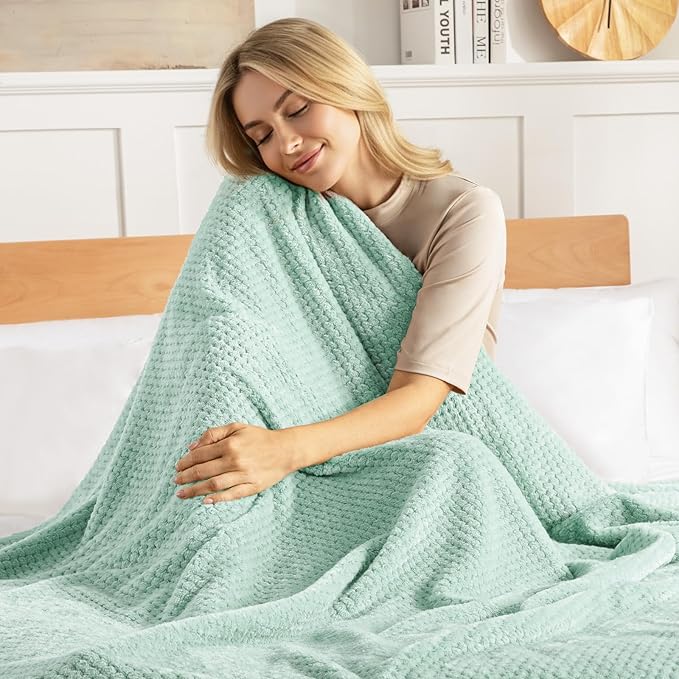 Exclusivo Mezcla Fleece Bed Blanket King Size, Super Soft and Warm Blankets for Couch, Sofa and Bed Waffle Textured, Cozy, Fuzzy and Lightweight (Mint Green, 90x104 Inches)