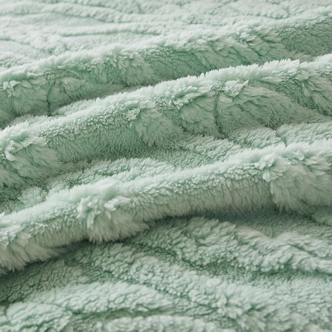 COOVA Sage Green Fleece King Blanket for Bed - Super Soft Cozy Plush Fuzzy Blanket for Sofa,Premium Sherpa Warm Large Throw for Women,Couch,Chair,90x102 Inches