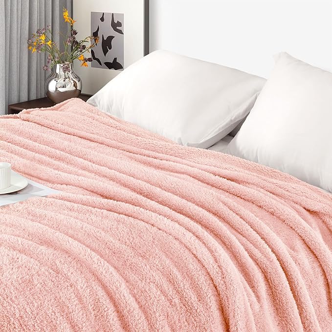 Exclusivo Mezcla Fleece King Size Bed Blanket, Ultra Soft, Lightweight and Fuzzy Light Pink Blanket for Women, Home Decor, 90x104 Inches