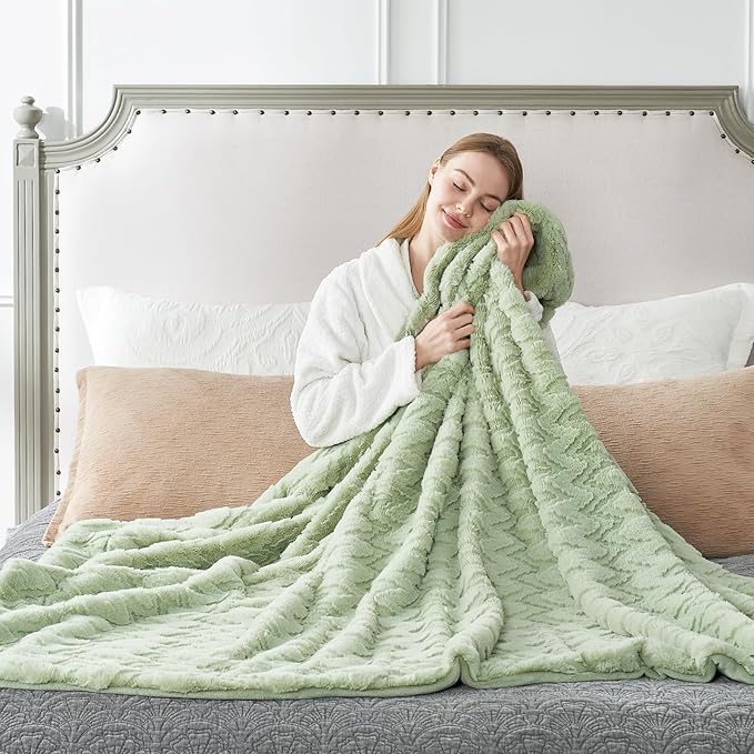 Cozy Bliss Faux Fur Textured Throw Blanket for Couch Super Soft Fuzzy Bed Blanket Gift for Women Premium 3D Ribbed Jacquard All Season Use Sage Green Zigzag 50"*60"