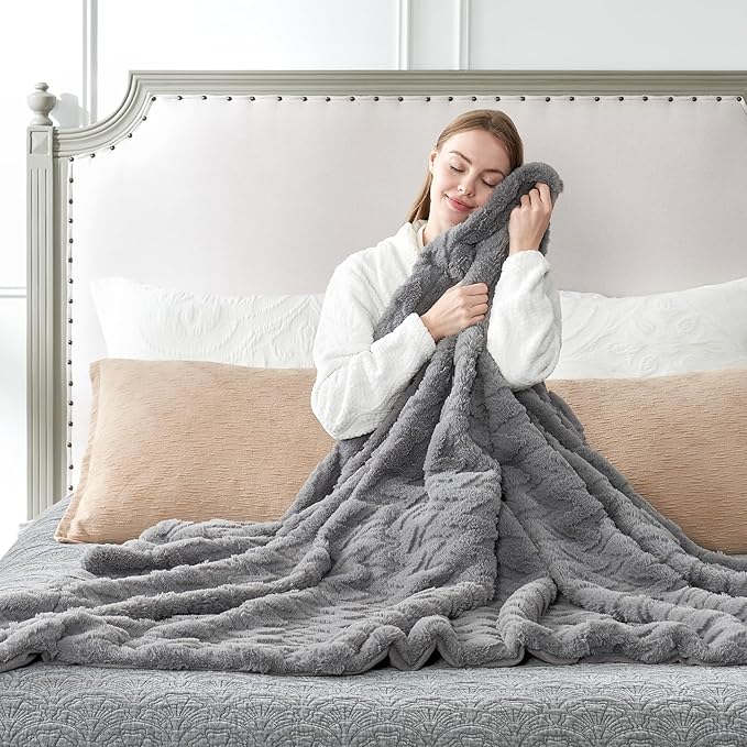 Cozy Bliss Faux Fur Textured Throw Blanket for Couch Super Soft Fuzzy Bed Blanket Gift for Women Premium 3D Ribbed Jacquard All Season Use Grey Zigzag 50"*60"
