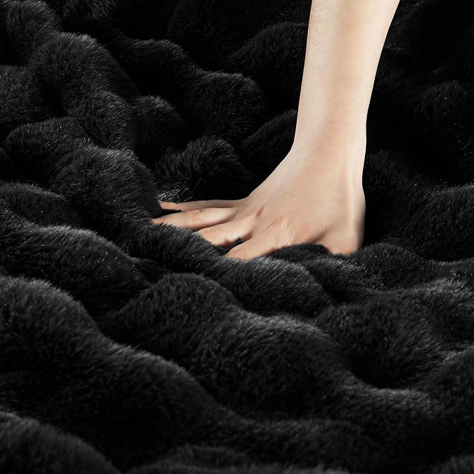 Exclusivo Mezcla Faux Fur Queen Size Blanket for Bed, Luxury Reversible 3D Rabbit Bubble Fuzzy Thick Sherpa Blankets for Winter, Plush Fleece Warm Cozy Bed Throw, 90x90 Inches, Black