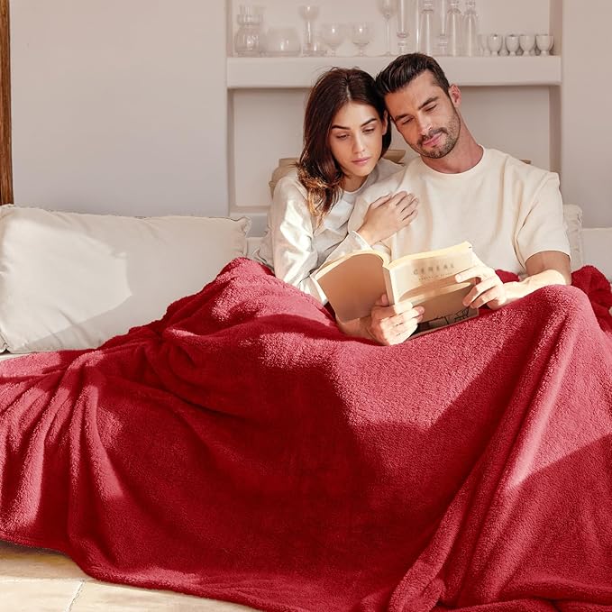 Exclusivo Mezcla Soft Fleece Throw Blanket for Couch, Super Soft Velvet Plush Fleece Blankets, Fuzzy Cozy and Warm for Winter, 50x60 Inches, Deep Red