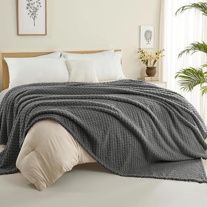 Exclusivo Mezcla Queen Size Fleece Blanket for Bed, Extra Soft Warm Decorative Fuzzy Blanket for Women, Lightweight Cozy Bedding Blankets, 90x90 Inches, Dark Grey