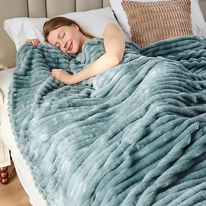 Turquoise Green Fleece Throw Blanket for Couch, 320GSM Super Soft Cozy Blanket for Home Decor, Perfect Cozy Gifts for Women Men Gifts, Lightweight All Season Couch Blanket, 50x70 Inches