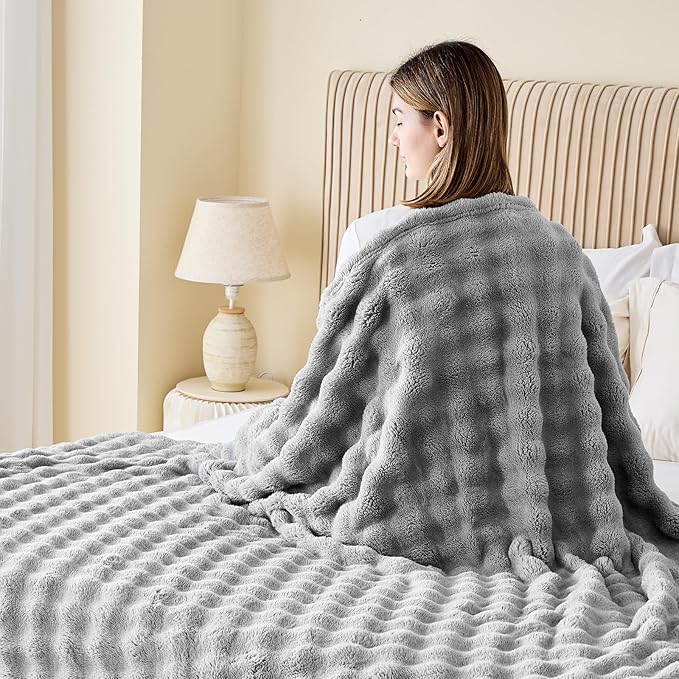 NEWCOSPLAY Twin Blanket for Couch Grey Super Soft Flannel Fleece 3D Bubble Lightweight Bed Blanket All Season Use (Grey, Twin(60"x80"))