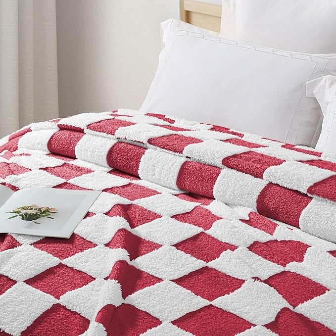 Exclusivo Mezcla Fleece Blanket Queen, Cozy Lightweight Fuzzy Checkered Blanket for Bed, Suitable for All Seasons, Red, 90" x 90"