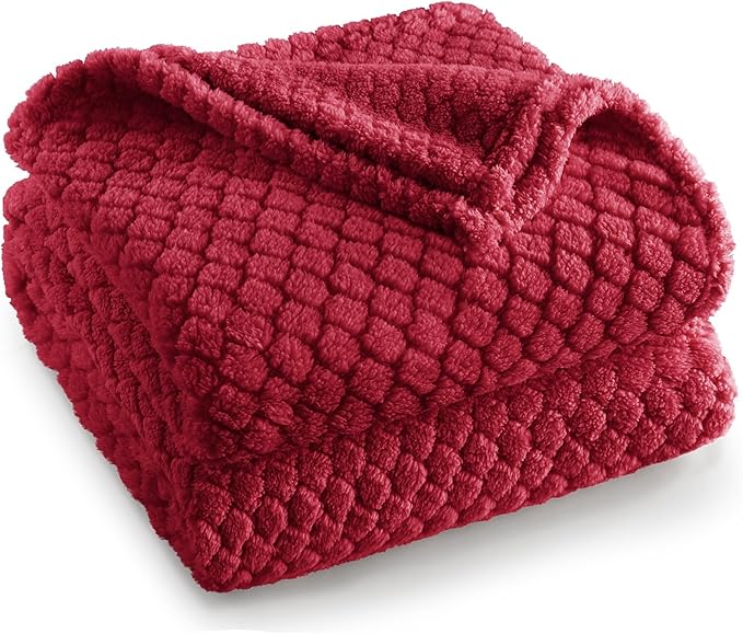 Exclusivo Mezcla Fleece Throw Blanket for Couch and Bed, Extra Soft Warm Decorative Fuzzy Throws for Women, Lightweight Cozy Blankets Size 50x60 Inches, Deep Red