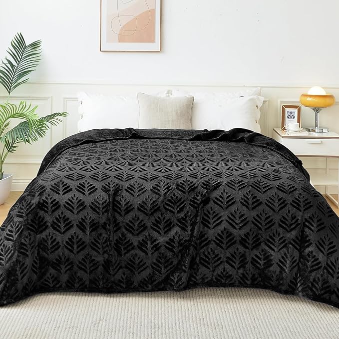 Exclusivo Mezcla Fleece Throw Blanket for Couch, Super Soft and Cozy Blankets All Season Use, Leaves Pattern, Plush Fuzzy Lightweight, Black, 50x60 Inch
