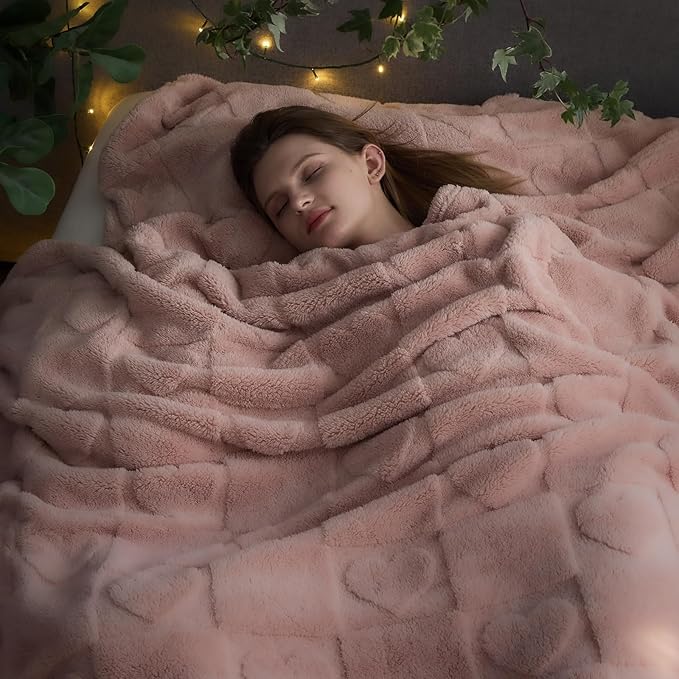 NEWCOSPLAY Super Soft Queen Blanket Pink Love Premium Silky Flannel Fleece 3D Heart Checkered Lightweight Bed Blanket All Season Use (Pink Love, Queen(90"x90"))