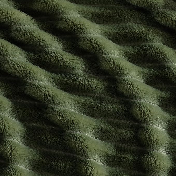 Monbix Olive Green Fleece Throw Blanket for Couch- Room Decor Soft Cozy Blankets for Women, Lightweight Fuzzy Fleece Flannel Bed Blanket Suitable for All Seasons(60"×80",Olive Green)