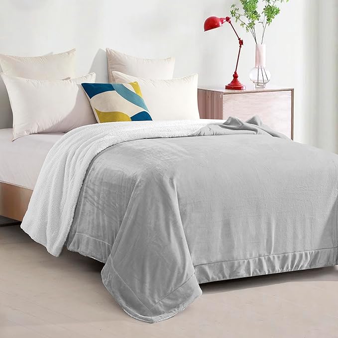Elegant Comfort Ultra Soft Reversible Flannel Sherpa Blanket - Cozy Silky Fleece Throw for Couch, Bed - Plush Fuzzy Warm Winter Blanket for Gift, Twin, Silver Grey