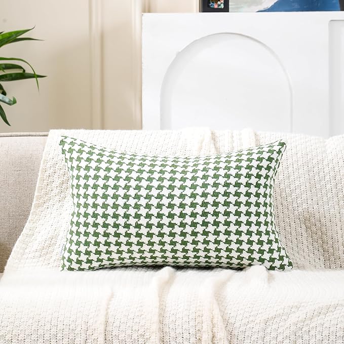Perfect Combination of Green and White Throw Pillows, Exquisite Windmill Texture Pattern, is The Choice to Decorate The Farmhouse Living Room Sofa to Enhance The Visual Enjoyment