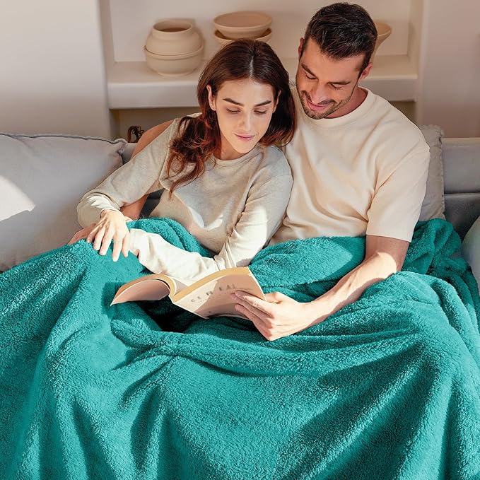 Exclusivo Mezcla Queen Size Blanket for Bed, Super Soft Velvet Plush Fleece Blankets, Fuzzy Cozy and Warm for Winter, 90x90 Inches, Teal