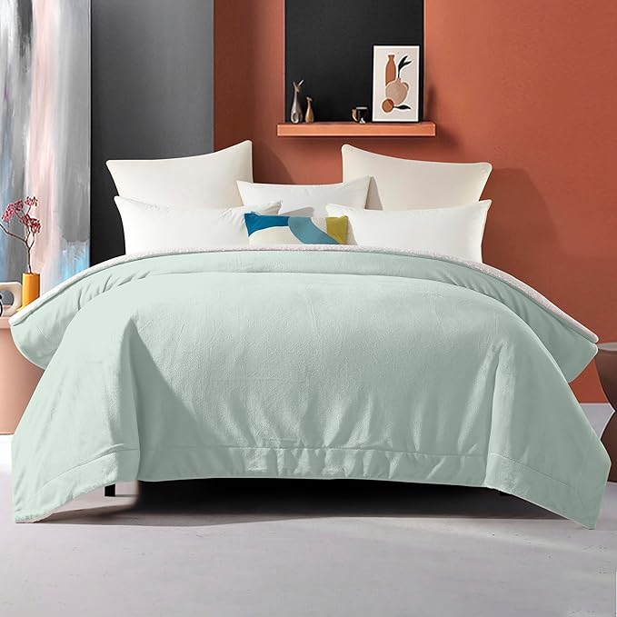 Elegant Comfort Ultra Soft Reversible Flannel Sherpa Blanket - Cozy Silky Fleece Throw for Couch, Bed - Plush Fuzzy Warm Winter Blanket for Gift, King, Mint Green