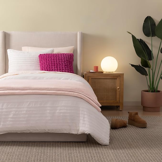 UGG Whitecap Twin Blanket, Soft Cozy Fleece Blanket for Bed, Luxury Fluffy Oversized Throw for Couch, Washable Twin XL Bedding, Home Decor Living Room, 66" x 90", Quartz Pink