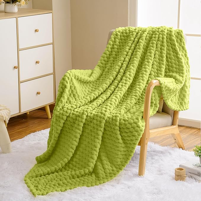 Vessia Flannel Fleece Throw Blanket, 3D Jacquard Green Fuzzy and Warm Blanket for Couch,Sofa,Bed,Chair, 300GSM Super Soft Touch Cozy Throw for All-Season Home Decor(50x40inch)