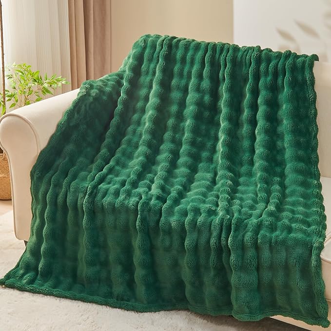 NEWCOSPLAY Queen Blanket for Couch Dark Green Super Soft Flannel Fleece 3D Bubble Lightweight Bed Blanket All Season Use (Dark Green, Queen(90"x90"))