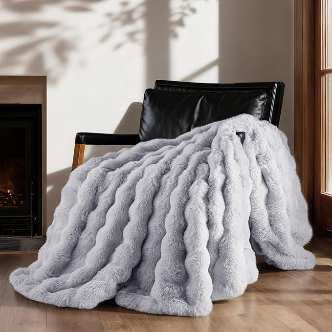 Exclusivo Mezcla Faux Fur King Size Blanket for Bed, Luxury Reversible 3D Rabbit Bubble Fuzzy Thick Sherpa Blankets for Winter, Plush Fleece Warm Cozy Bed Throw, 90x104 Inches, Light Grey